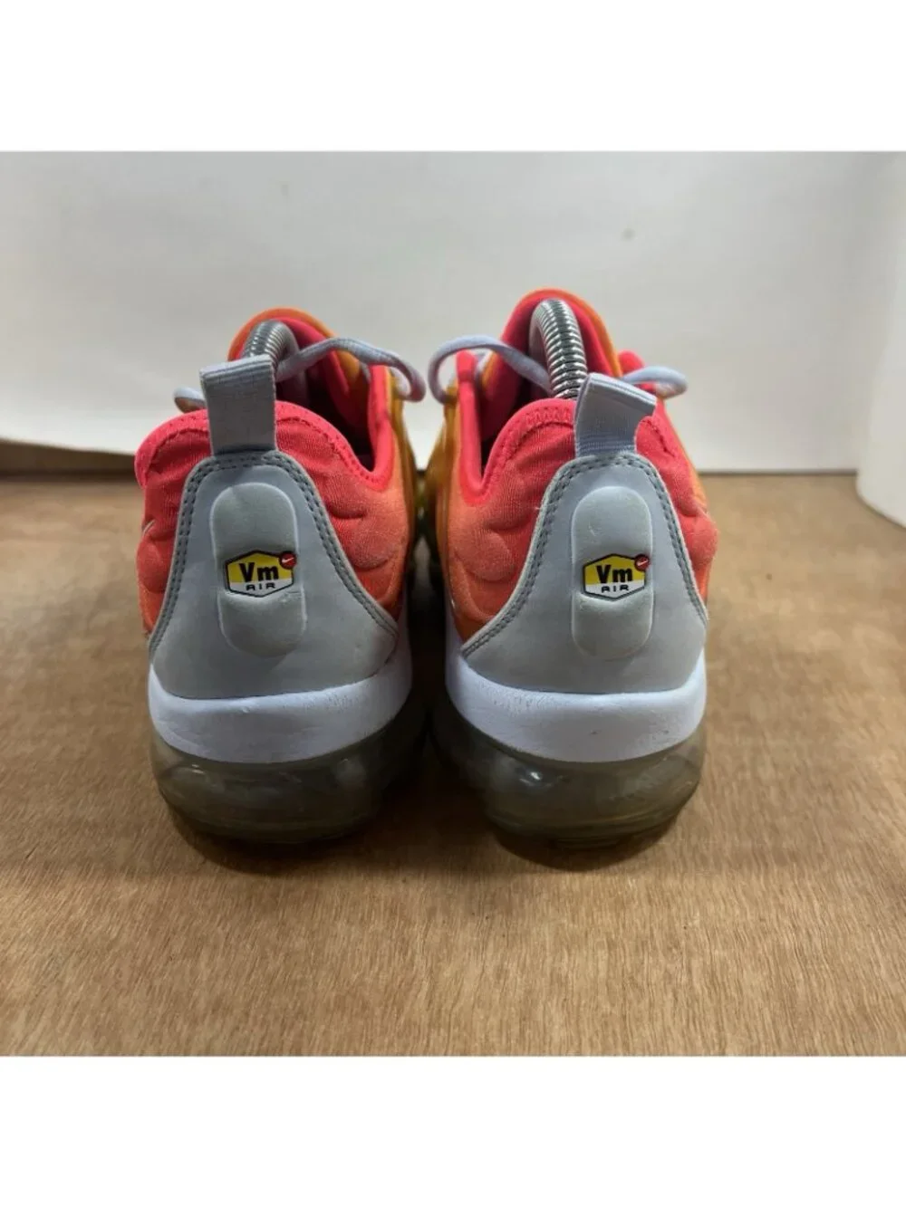 Nike Air VaporMax Plus Womens Size 9 Running Shoes Sneakers Sunrise CW5593-400